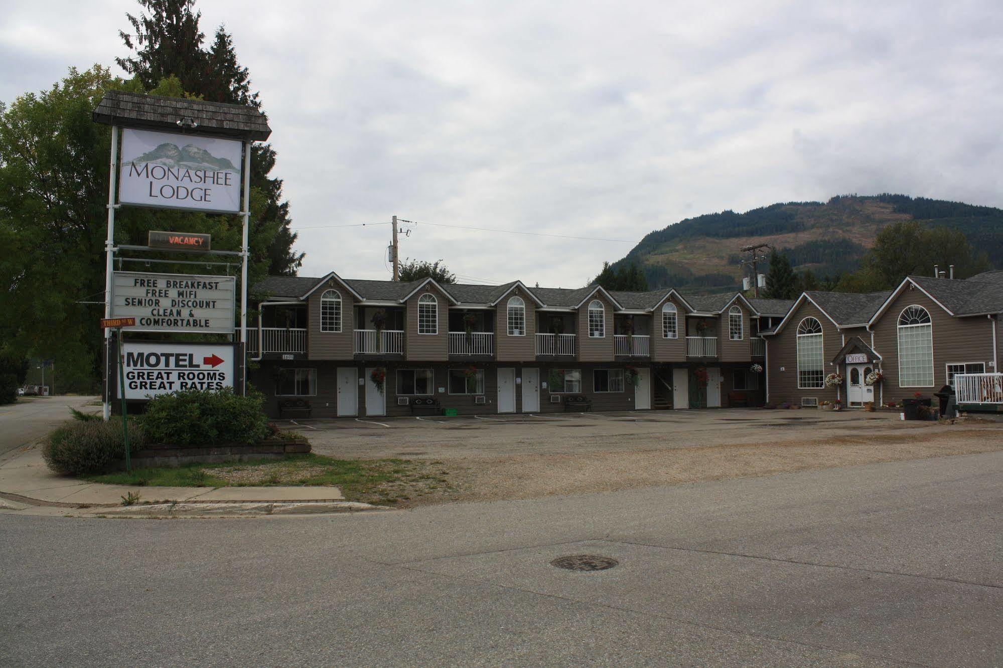 Monashee Lodge เรเวลสโตก ภายนอก รูปภาพ