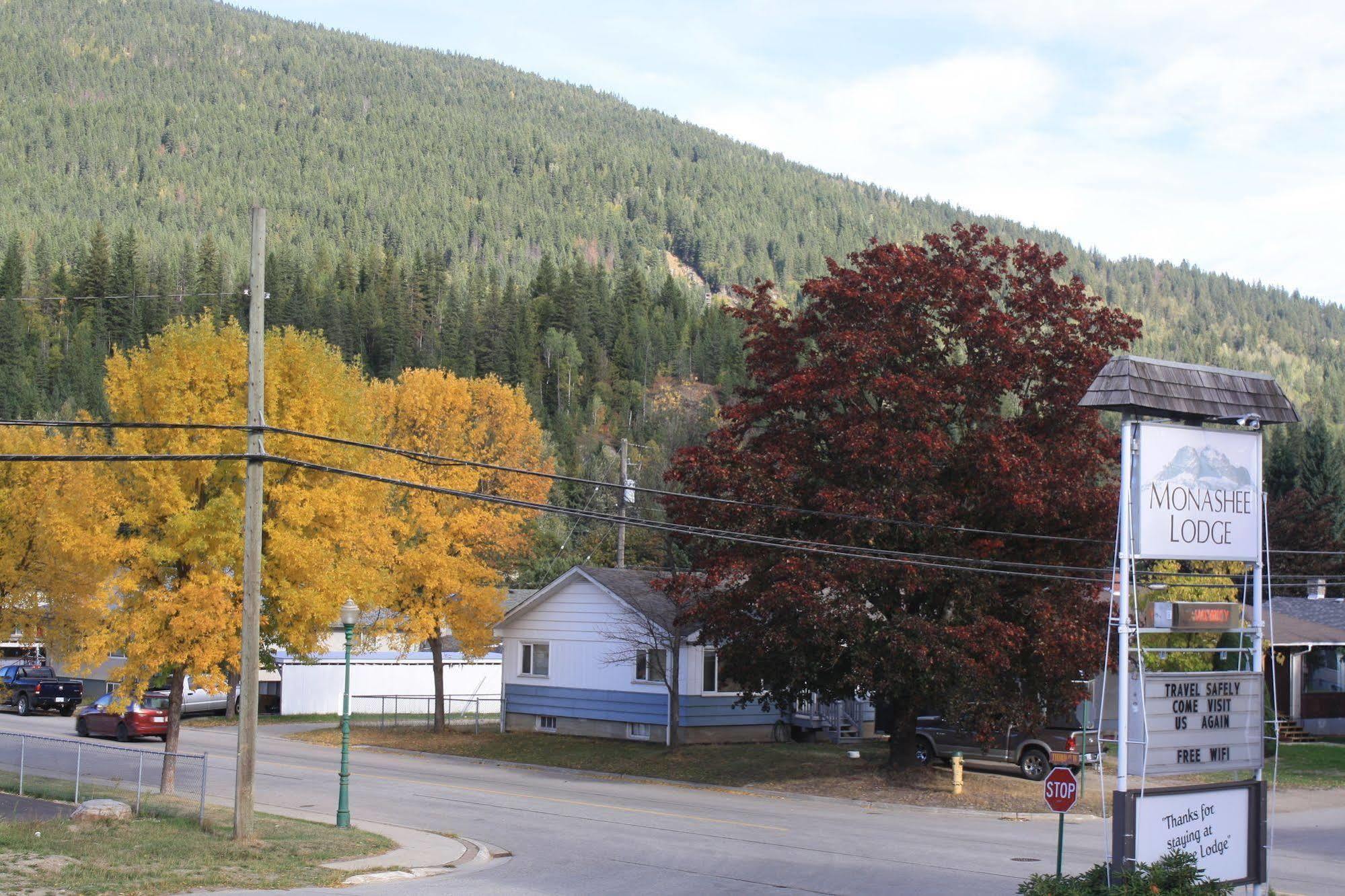 Monashee Lodge เรเวลสโตก ภายนอก รูปภาพ